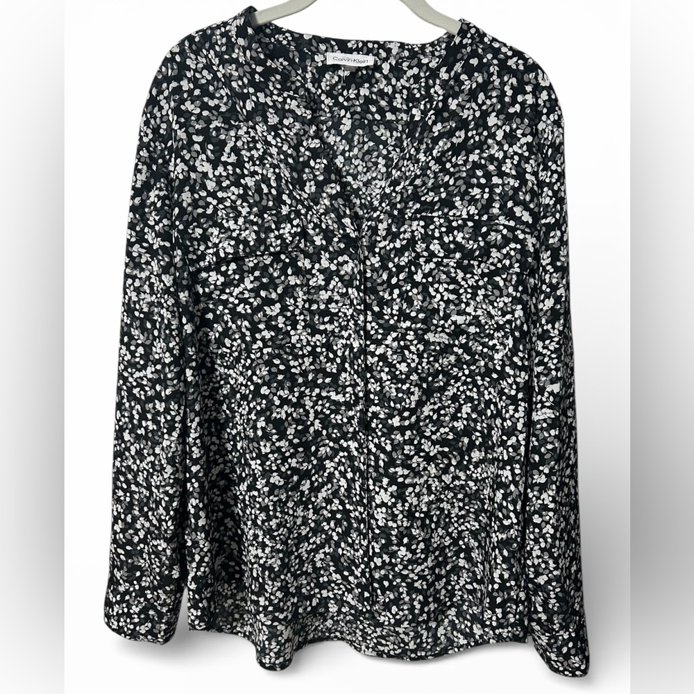 Calvin Klein Women’s Monochrome V-Neck Button Up Floral Blouse Size XL